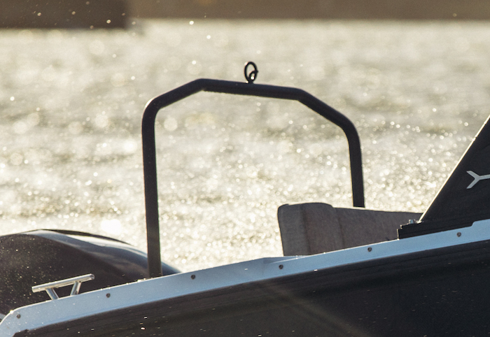 Railing on aft. deck with towing pole - XO Boats